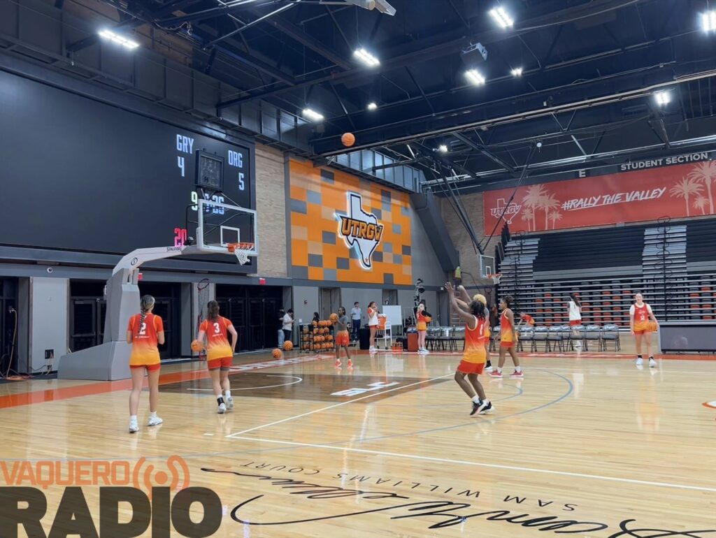 The UTRGV Women’s Basketball Team practices at the Fieldhouse Tuesday on the Edinburg campus.
Victoria Gonzalez/Vaquero Radio
