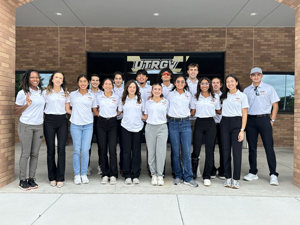 The UTRGV Men and Women’s Cross Country Teams get ready Wednesday to depart for the Southland Conference Championship.
Leonardo Guajardo/Vaquero Radio
