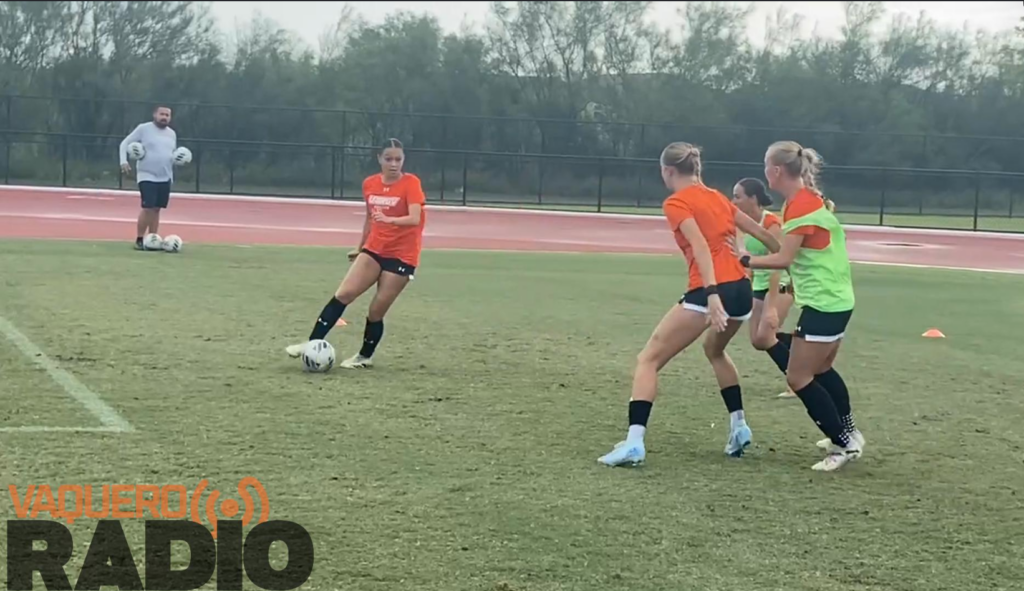 The UTRGV Women’s Soccer Team practices at the Soccer and Track & Field Complex Wednesday. 
Leonardo Gujardo/Vaquero Radio